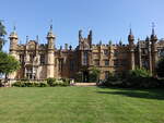 Knebworth House, seit 1490 der Sitz der Familie Lytton, neugotischer Umbau von 1843 bis 1845 (09.09.2023)