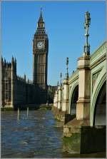 Blick vom Themse Ufer auf den Big Ben.