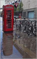 Es gibt sie noch in London, wenn auch nicht immer in Betrieb: die berhmten roten Telefonzellen gehren zum Stadtbild von London wie die roten Busse.