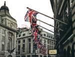 Die Union Jack in Oxford Street in London.