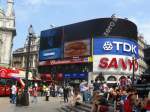 Die riesen groen Werbeplakate am Piccadilly Circus.