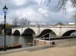 Richmond - nur zwanzig Kilometer von London entfernt - vermittelt mit seinen Brcken und der Uferpromenade an der Themse ein kleinstdtisches Flair.