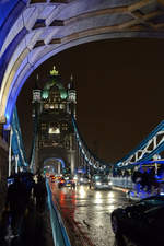 Unterwegs auf der berhmten Tower Bridge im Londoner Stadtteil Southwark.