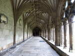Canterbury, Kreuzgang im Great Cloister, erbaut von 1396 bis 1420 (02.09.2023)
