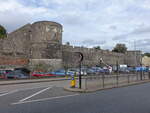 Canterbury, Rundturm und Teil der Stadtmauer an der Broad Street (02.09.2023)