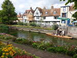 Canterbury, Huser an der Strae Westgate Grove am Great Stour Kanal (02.09.2023)