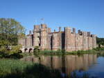 Herstmonceux Castle, Schloss im Tudorstil, erbaut ab 1441 durch Roger Fiennes (04.09.2023)