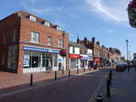 Sittingbourne, Häuser und Geschäfte in der High Street (05.09.2023)