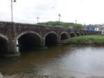 Wadebridge, Old Bridge, Bogenbrcke erbaut 1468 mit 14 Bogen ber den River Camel (14.05.2024)