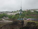 Ilfracombe, Verity Statue, 25 Tonnen schwere Bronzestatue des britischen Knstlers Damien Hirst an der Hafeneinfahrt (13.05.2024)