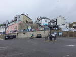 Lyme Regis, Uhrturm und Huser an der Marine Parade (13.05.2024)