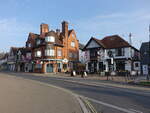 Lyndhurst, Stag Hotel und Pub The Mailmans Arms in der High Street (11.05.2024)