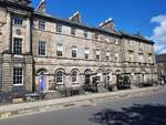 Ein Stadtpalais am Charlotte Square in der schottischen Hauptstadt Edinburgh am 30.07.26.