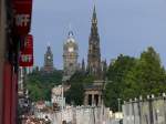 Edinburgh am 22.07.2009, die fr den Verkehr gesperrte Princes Street, im Hintergrund 'Calton Hill'.