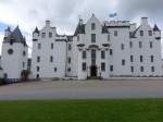 Blair Castle, Cummings Tower von 1269, das heutige Schloss schuf der Architekt David Bryce 1868 (08.07.2015)