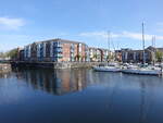 Swansea, moderne Huser an der Trawler Road (28.04.2025)