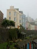 Tenby im Nebel, der Kirchturm ist kaum zu sehen.