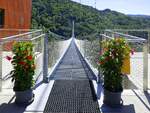 Blick vom Eingangsbereich am westlichen Br�ckenkopf zum �stlichen Br�ckenkopf, die Br�cke ist 450m lang und 120m hoch �ber dem Talgrund, 2023 eingeweiht, Juni 2026