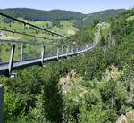 Blick vom �stlichen Br�ckenkopf der Todtnauer H�ngebr�cke zum Eingangsbereich am �stlichen Br�ckenkopf, Juni 2026