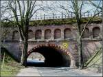  Schiefe Brcke  in Olfen: berbrckung der Selmer Strae durch die Alte Fahrt des Dortmund-Ems-Kanals (April 2009).