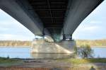 Konrad-Adenauer-Brcke, Bonn,  ber den Rhein - von unten - 13.11.2009