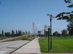 Fugngerbrcke bei Kehl am Rhein,  von der Parkanlage auf der franzsischen Seite gesehen,  im Jahr 2004 erffnet,  Sept.2006