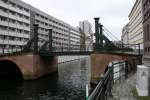 Jungfernbrcke:    1798 entstandene lteste Brcke Berlins.