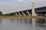 Trogbrcke des Mittellandkanals ber die Elbe bei Magdeburg am 26.07.2010