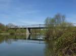 Neuenburg am Rhein, die Straen-und Eisenbahnbrcke berquert den Altrhrein, April 2013