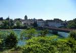 Kaiserstuhl, die Brcke ber den Rhein verbindet das schweizer Stdtchen mit dem deutschen Ufer, Juli 2013