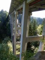 Ammerbrcke Echelsbach, die 1929 eingeweihte Stahlbetonbrcke berspannt das 76m tiefe Ammertal, Sept.2014