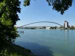 Weil am Rhein, Blick auf die Dreilndereckbrcke, eingeweiht 2007, Juli 2015