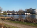 Hamburg am 17.3.2016: Blick auf Langer Zug mit der darber fhrenden Sierichstraenbrcke /