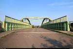 Blick auf die Brcke Hohe Strae in Halle-Ammendorf, die die Bahnstrecke Halle–Bebra und Neubaustrecke Erfurt–Leipzig/Halle berspannt.