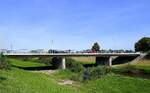 Offenburg, die Otto-Hahn-Brcke im Norden der Stadt, nach Abri der alten, maroden Straenbrcke wurde der Neubau 2016 frei gegeben, Sept.2021