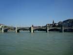 Basel,  die Mittlere Rheinbrcke, fr Strae und Straenbahn, die steinerne Bogenbrcke wurde 1903-05 erbaut, 195m lang, 18m breit,  1225 stand hier die erste hlzerne Brcke ber den Rhein ,  Juni