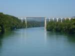 Eglisau, das Eisenbahnviadukt ist 457m lang und 50m hoch, das Stahlfachwerkteil ist 90m lang, die Brcke wurde 1897 eingeweiht, Aug.2013