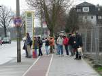 Ganz besonders ungnstig sind Radwege in Bereichen mit viel querendem Fugngerverkehr, so z.B.