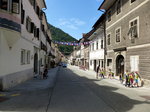 Trzic, die Hauptstrae in der Altstadt, Juni 2016