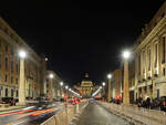 Die zum Richtung Petersdom fhrende Strae der Vershnung (Via della Conciliazione) in Rom wurde zum ppstlichen Jubeljahr 1950 fertiggestellt.