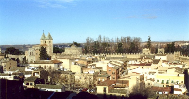 TOLEDO (Provincia de Toledo), 07.01.2001, Blick auf die Stadtmauer (Foto eingescannt)