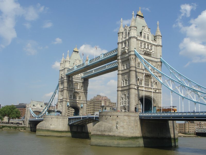 Tower Bridge in London. Aufgenommen am 20.07.2006