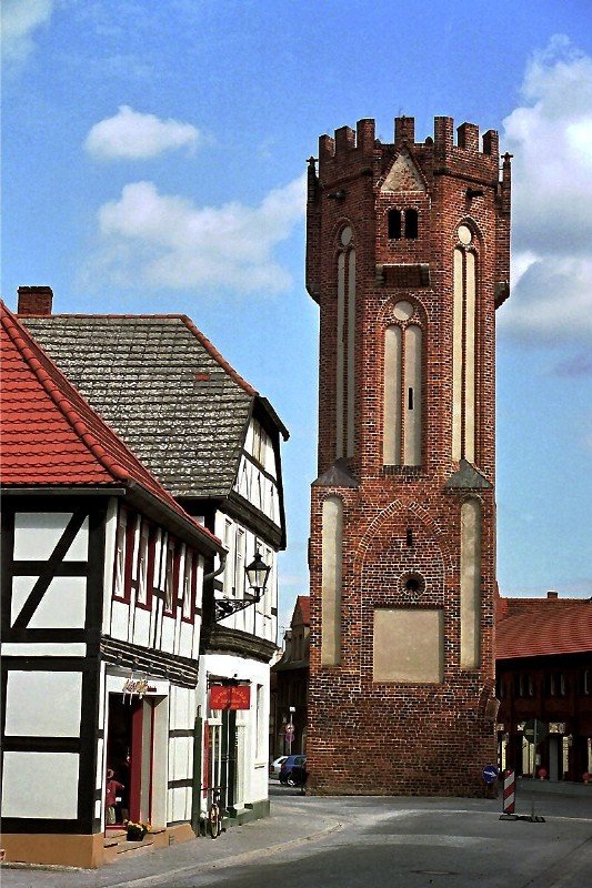 Turm des Hnerdorfer Tores in Tangermnde (September 2004)