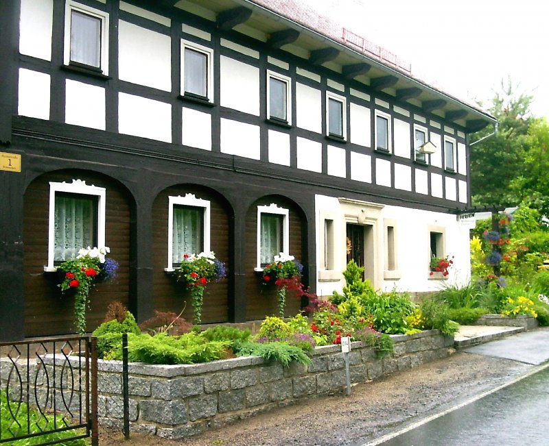 Umgebindehaus in Jonsdorf - Zittauer Gebirge im Sommer 2004