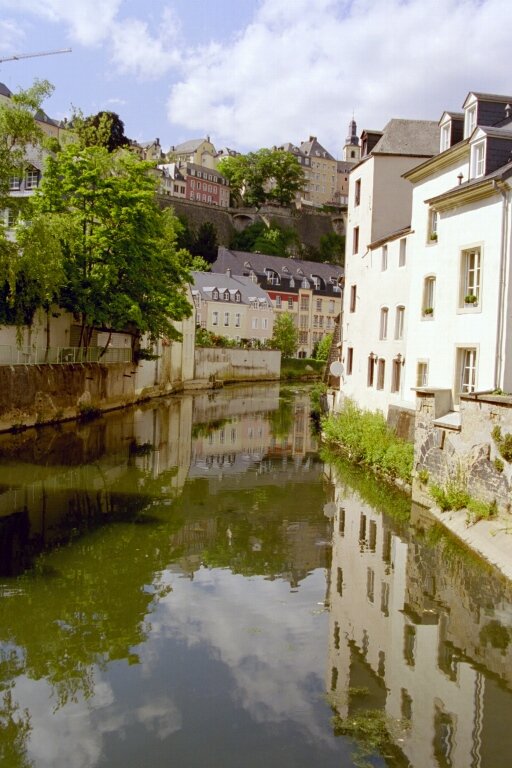 Und wieder das malerische Alzette Tal unterhalb der Luxemburger Stadtmauern. Sommer 2004