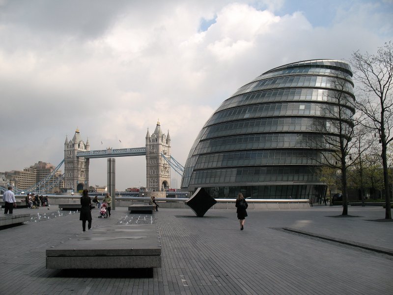 Vergangenheit und Zukunft liegen in London eng beisammen.
(23.04.2008)