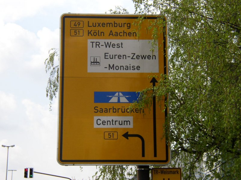 Verkehrschild vor der  Konrad-Adenauer-Brcke , richtung TR-West!!! Trier, 23.04.08