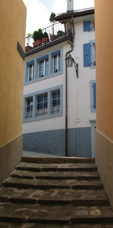 Verwinkelte Altstadtgassen in Montreux erffnen immer wieder neue Ansichten.
(27.07.2007)