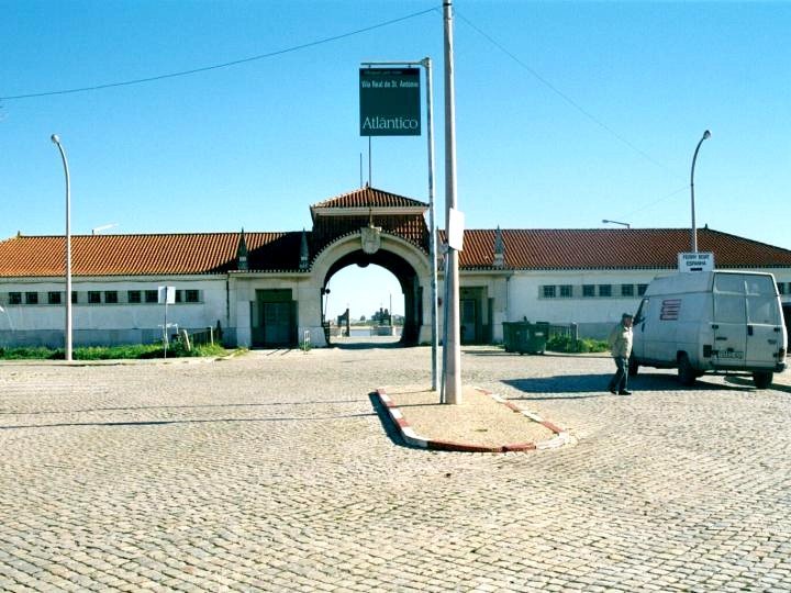 VILA REAL DE SANTO ANTNIO (Concelho Vila Real de Santo Antnio), 23.01.2003, die ehemalige Grenzstation am Rio Guadiana (Foto eingescannt)