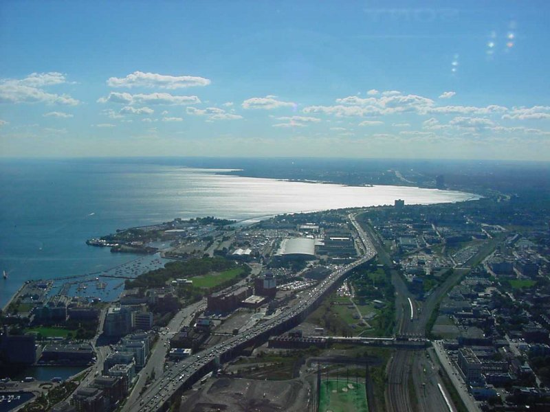 Vom Fernsehrturm hat man unbeschrnkte Rundsicht. Toronto West mit Eriesee. 16.10.2002